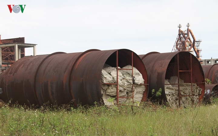 Sau khi có quyết định thu hồi đất, thu hồi giấy chứng nhận giấy phép đầu tư, cơ quan chức năng yêu cầu chủ đầu tư phối hợp để thanh lý dự án, tháo dỡ máy móc, thiết bị.