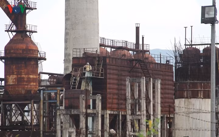 Những hệ thống máy móc bị hư hỏng sau quãng thời gian gần 10 năm nằm phơi nắm tắm mưa.