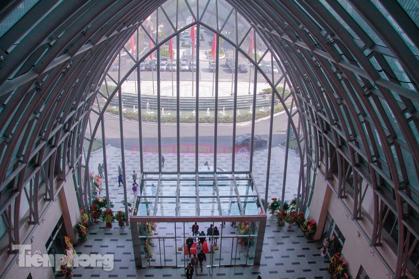 Thiết kế tòa nhà được các kiến trúc sư đến từ Hàn Quốc đã tạo ra các bản thiết kế về phương án xây dựng tòa nhà.