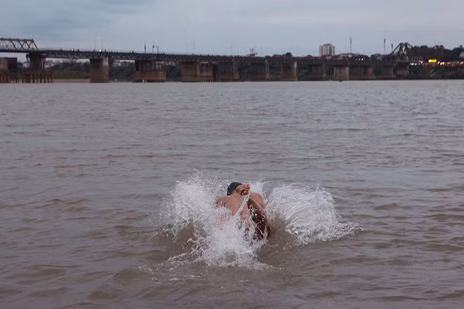 Nguoi Ha Noi tam tien giua bai song Hong trong gia ret duoi 10 do C-Hinh-6