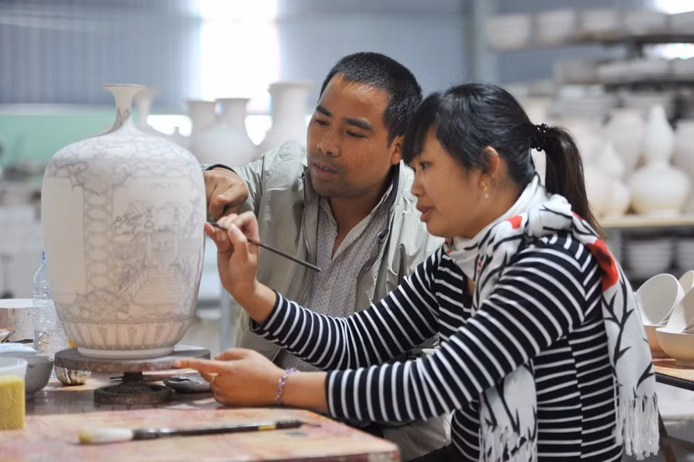 Đến nay, thương hiệu gốm Bồ Bát đã có mặt nhiều nơi trên thị trường trong nước. (Ảnh: Minh Đức/TTXVN)