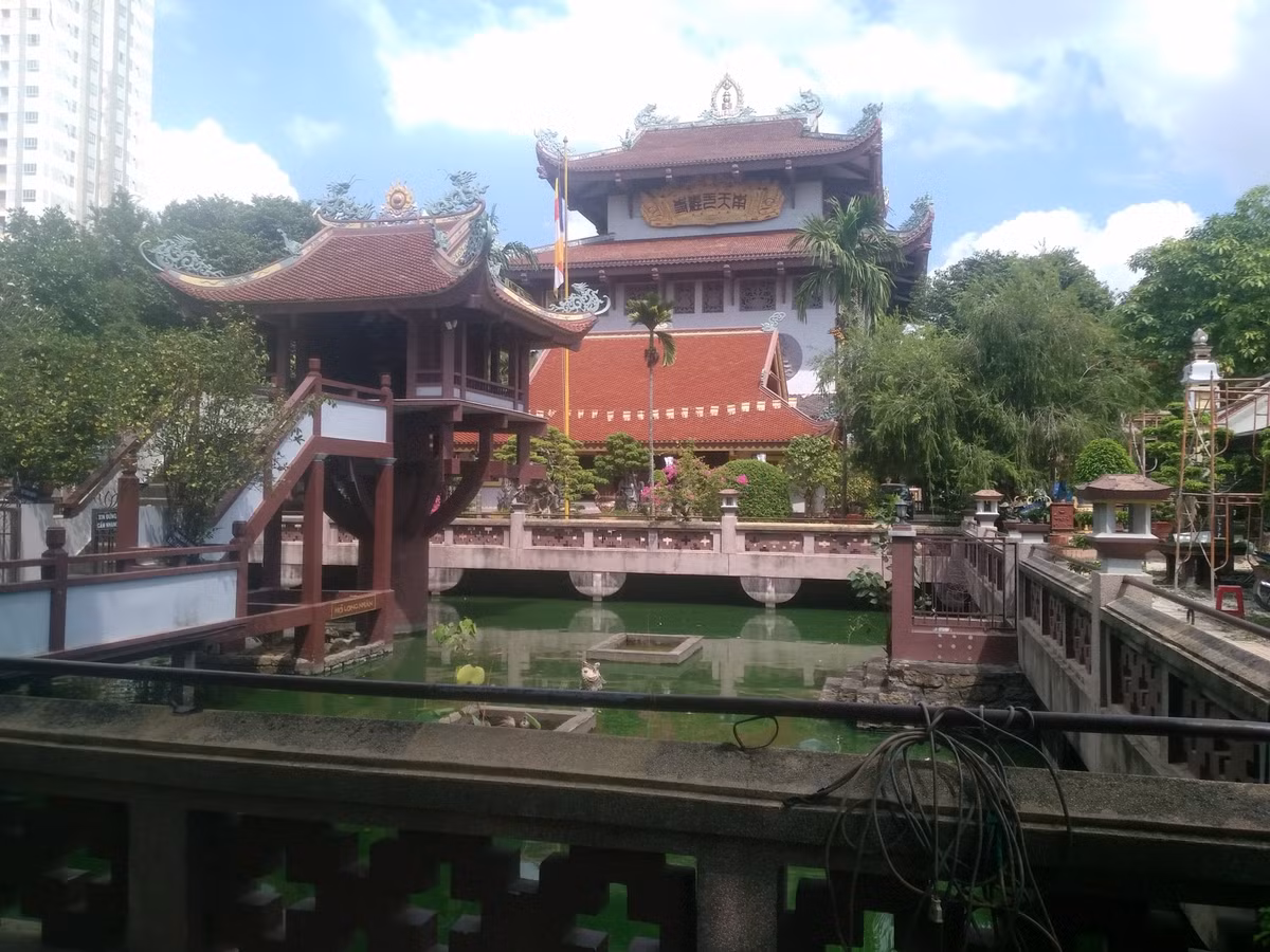 Cuc doc ngoi chua Mot Cot co mot khong hai o Sai Gon