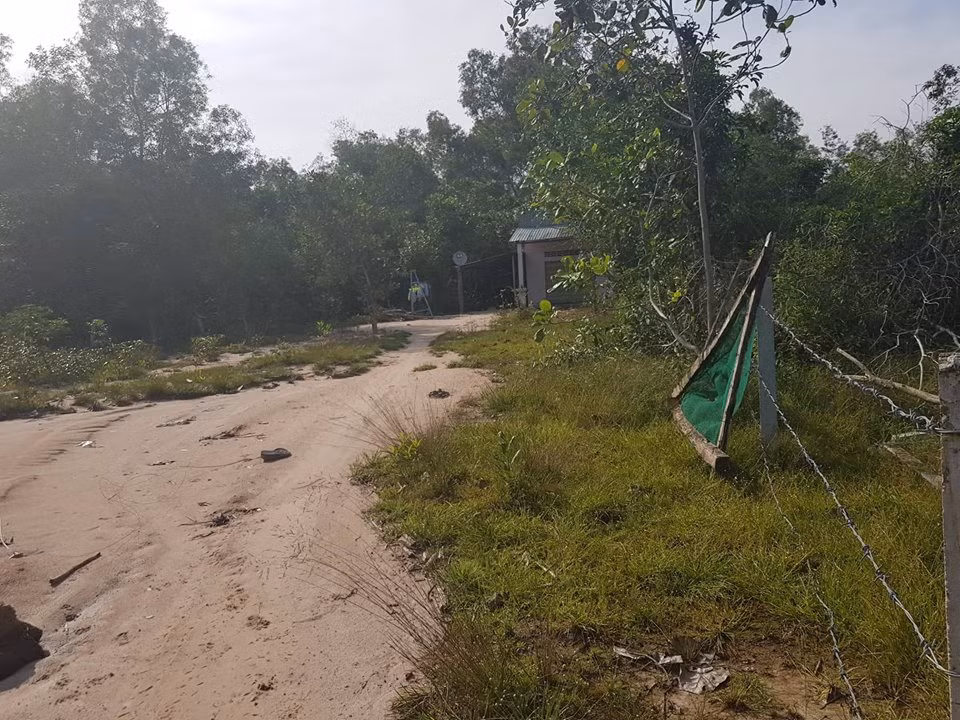 Ve nha nuoi me benh, bi hang xom ngang nhien chiem dat