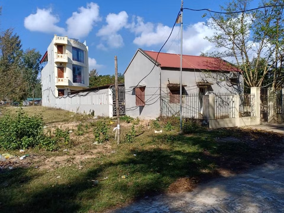 Trên khu vực rừng gần đây xuất hiện nhiều ngôi nhà mới mọc lên.