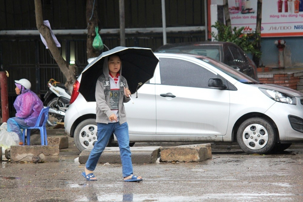 Nguoi Ha Noi trum ao mua, co ro trong dot ret dam dau mua-Hinh-14