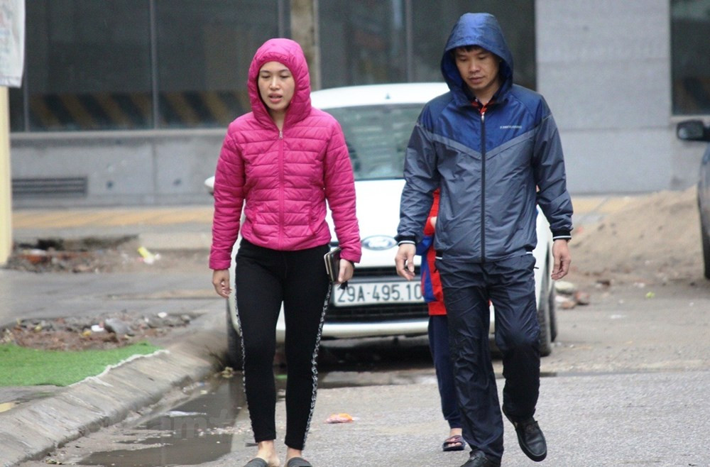 Nguoi Ha Noi trum ao mua, co ro trong dot ret dam dau mua-Hinh-13