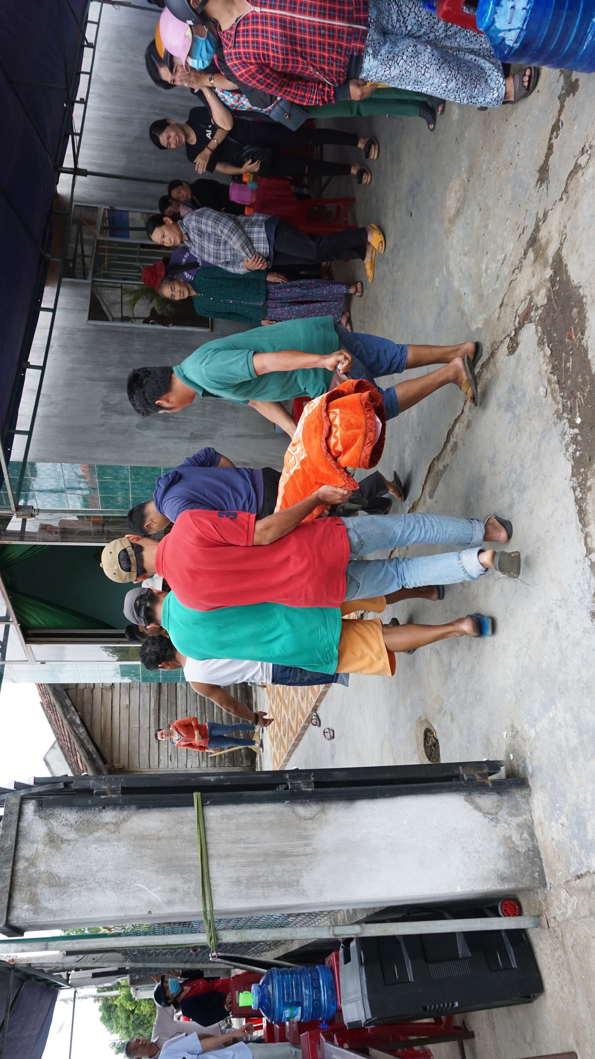 No sung o Gia Lai: Nghi pham dung may cua sat pha khoa, lay 2 khau sung-Hinh-3