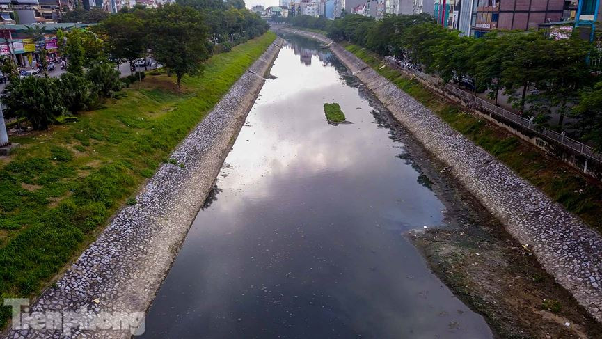 Liệu sông Tô Lịch tràn ngập nước thải và rác có "tái sinh" thành như sông Themes như doanh nghiệp đề xuất?