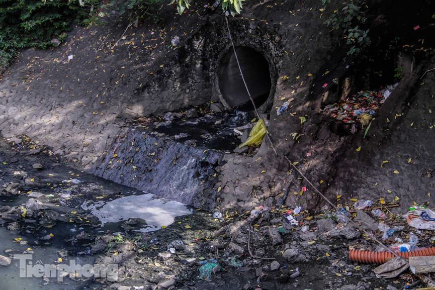 “Sau khi tham khảo một số con sông chảy qua thủ đô ở các nước trên thế giới như sông Seine ở Pháp hay sông Thames ở Anh (sông Thêm-PV) và các thành phố khác ở Châu Âu… thì việc cải tạo Sông Tô Lịch là vấn đề bức thiết và vô cùng quan trọng để giữ môi trường trong sạch cũng như vẻ đẹp của Thủ đô, phát triển du lịch và cải thiện đời sống của người dân, giúp Thủ đô văn minh, hiện đại và phát triển bền vững”, nội dung công văn gửi UBND TP Hà Nội của Công ty CP Hạ tầng Phương Bắc nêu.