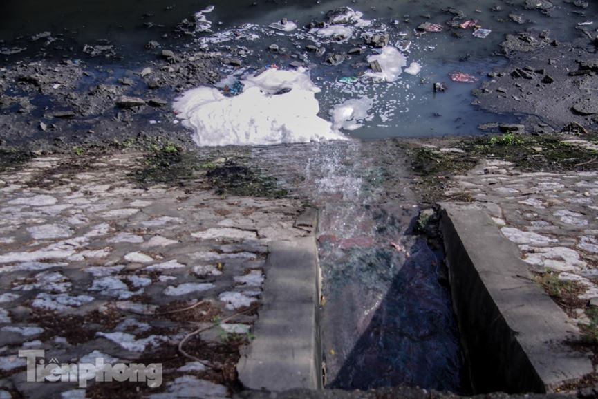 Theo công văn đề xuất cải tạo Sông Tô Lịch của Công ty CP Hạ tầng Phương Bắc, nội dung cải tạo gồm: Cải tạo lại hệ thống thoát nước thải thành hệ thống đi riêng, nước đổ ra sông sẽ là nước mưa tự nhiên và nguồn nước sạch tự nhiên; Xây dựng lại hệ thống kè để tiết kiệm không gian, quỹ đất. Trồng cây và các vật liệu kiến trúc mang đến cho Thành Phố vẻ đẹp đặc sắc văn hóa riêng của thủ đô Hà Nội và phù hợp với phong thủy như vốn có trước đây.