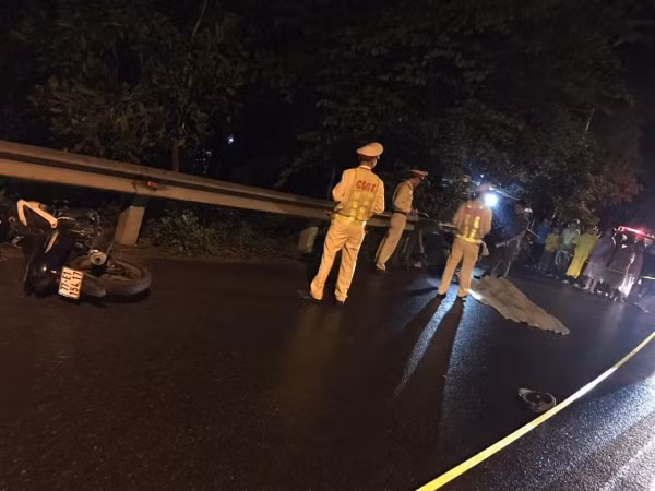 Da Nang: Lai xe may tong taluy, hai thanh nien chet tham