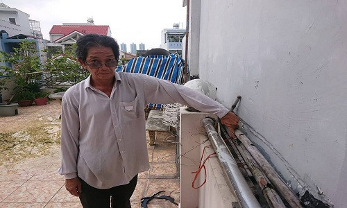 Hàng xóm thi công ẩu, một gia đình lãnh đủ...khi mưa về - Hình 2 Hang xom thi cong au, mot gia dinh lanh du...khi mua ve-Hinh-2