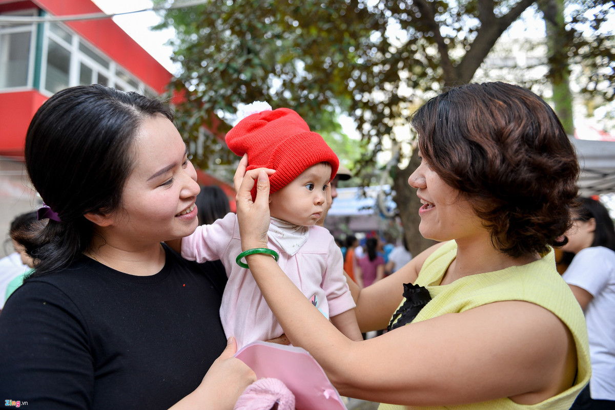 Từ đầu tháng 12, Bệnh viện Nhi Trung ương đã đón nhận được nhiều sự hỗ trợ của các nhà hảo tâm, hỗ trợ cho hơn 300 bệnh nhi có hoàn cảnh đặc biệt khó khăn.