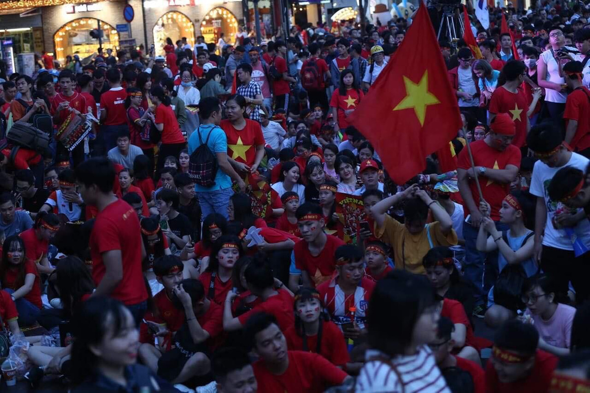 CĐV TP.HCM ai cũng tin rằng ĐT Việt Nam sẽ làm nên điều lịch sử cho nền bóng đá nước nhà.