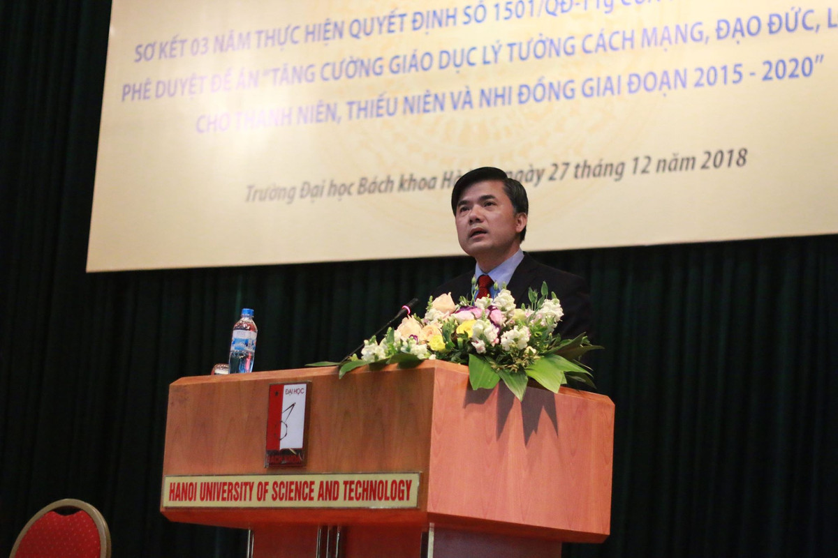 Hoc sinh lop 6 lay 30 trieu dong cua bo di chia cho ca lop-Hinh-4