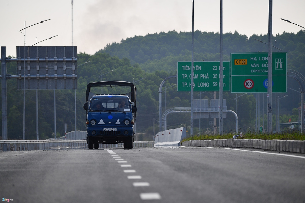 Cao tốc có nền đường rộng 25 m, vận tốc tối đa 100 km/h đang trong giai đoạn hoàn thiện các hạng mục cuối. Lớp bê tông nhựa polyme mặt đường cũng đã thi công xong. Trước đó, các nhà thầu quyết tâm hoàn thành công trình đúng tiến độ, đủ điều kiện đưa vào khai thác.