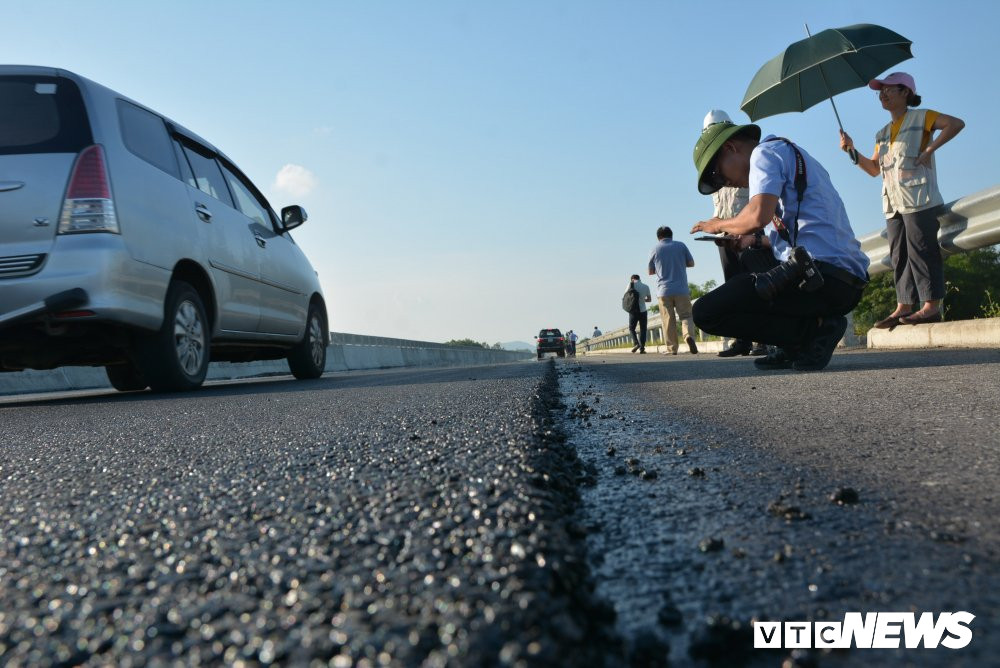 Ngay lập tức, VEC chỉ đạo đơn vị nhà thầu khẩn trương khắc phục hư hỏng xuất hiện trên mặt đường đoạn Km0+000 – Km65+000. Chiều 17/10, VEC nghiệm thu công tác sửa chữa ổ gà chi chít này.