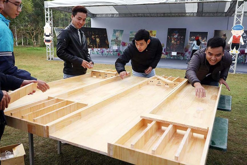 Lễ hội hoa tulip “Sắc màu Hà Lan” không đơn thuần là một điểm thưởng lãm sắc hoa mà còn là một nơi hẹn hò lý tưởng của những tâm hồn yêu hoa, yêu thiên nhiên và là cơ hội hiếm có cho những ai muốn tìm hiểu thêm về đất nước Hà Lan xinh đẹp.