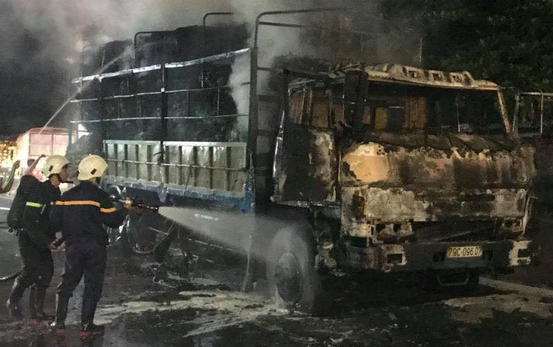 Doc gi hom nay 4/12: Thi the be so sinh nguyen day ron o cong truong-Hinh-2