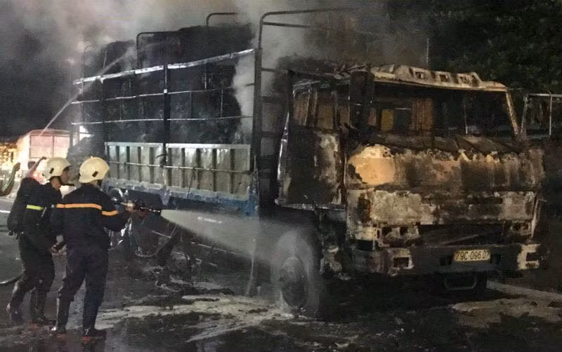 Doc gi hom nay 4/12: Thi the be so sinh nguyen day ron o cong truong-Hinh-2