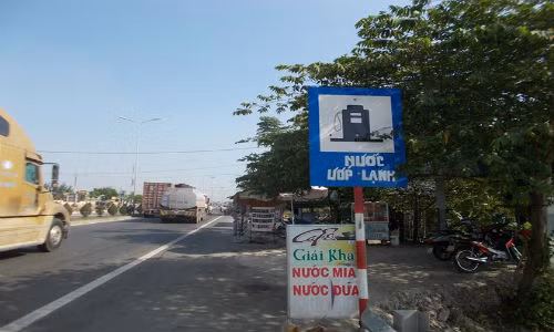 Ky la bien bao giao thong...“Nuoc uop lanh” o Quang Nam