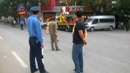 Ngay sau khi vụ việc xảy ra, công an đã có mặt để xử lý hiện trường đồng thời phân luồng giao thông.