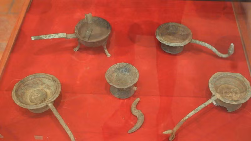 Bộ sưu tập đèn dầu Việt Nam này thuộc quyền sở hữu của cha Giuse Nguyễn Hữu Triết và 10 nhà sưu tập khác đến từ nhiều miền đất nước. Thời gian trưng bày bộ sưu tập đèn dầu Việt Nam kéo dài đến ngày 6/1/2019.