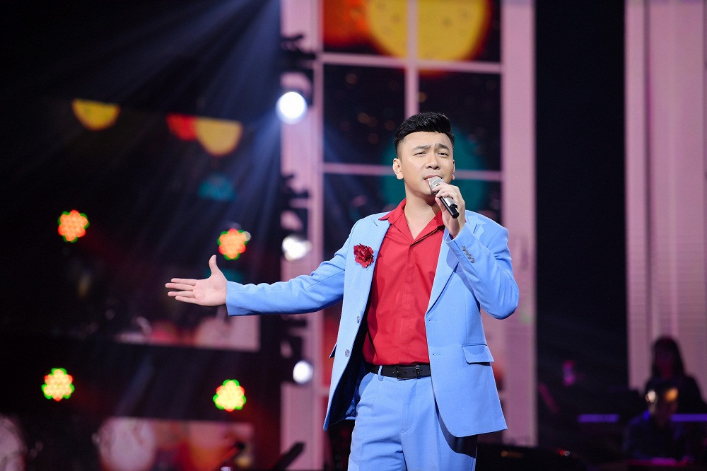 Dan nghe si tre gay bat ngo trong dem nhac Ngo Thuy Mien-Hinh-10