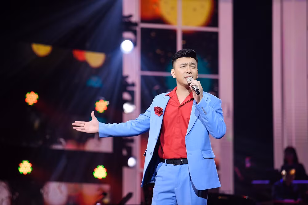 Dan nghe si tre gay bat ngo trong dem nhac Ngo Thuy Mien-Hinh-10