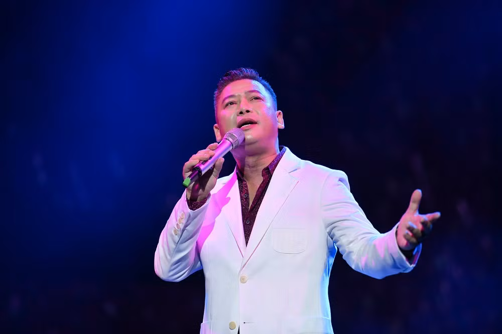 Dan nghe si tre gay bat ngo trong dem nhac Ngo Thuy Mien-Hinh-3