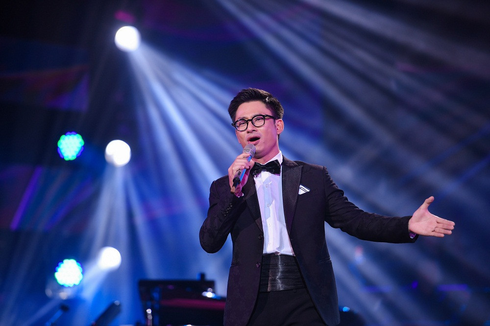 Dan nghe si tre gay bat ngo trong dem nhac Ngo Thuy Mien-Hinh-7