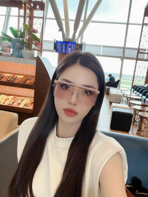 Que Van khoe dien mao quyen ru sau nhieu lan trung tu nhan sac-Hinh-2