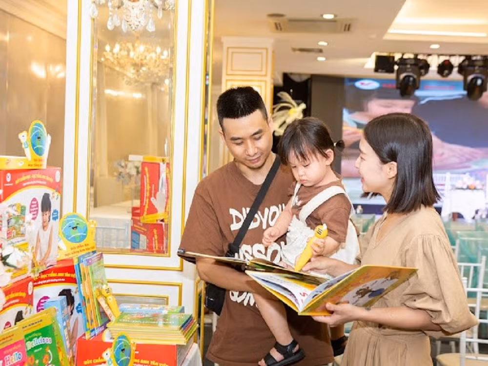 Ra mat sach cong nghe ky thuat so but cham doc hoc tieng Anh-Hinh-3