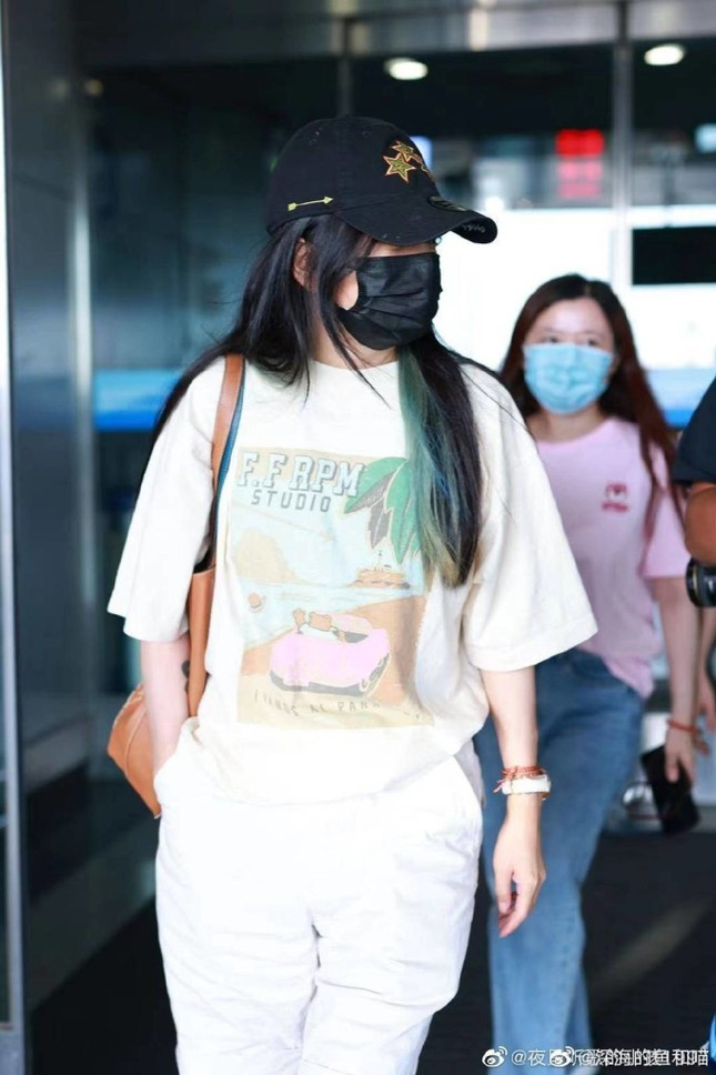 Tung tích bí ẩn của Triệu Vy sau hai năm bị xóa sổ khỏi showbiz Tung tich bi an cua Trieu Vy sau hai nam bi xoa so khoi showbiz