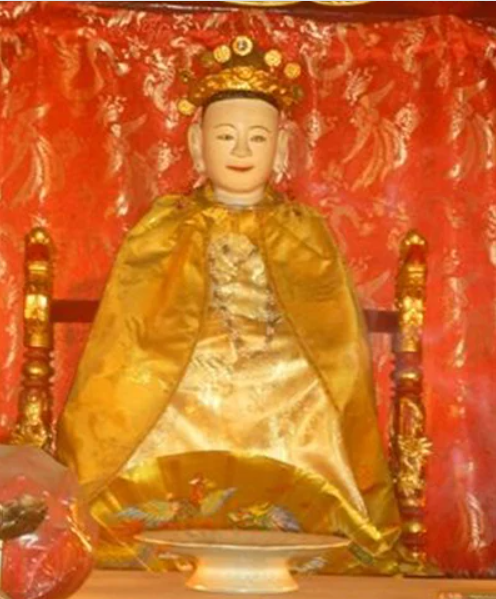 Cuoc doi giong bao cua nu hoang de nho tuoi duy nhat o Viet Nam