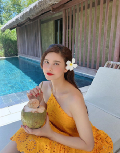 Những năm qua, Trương Quỳnh Anh lựa chọn sống độc thân vì "khó mở lòng để tiến tới mối quan hệ mới", "không còn yêu mù quáng như hồi đôi mươi". Dù được người thân, bạn bè giới thiệu, "mai mối" hẹn hò nhưng cô từ chối vì muốn toàn tâm lo cho con trai.