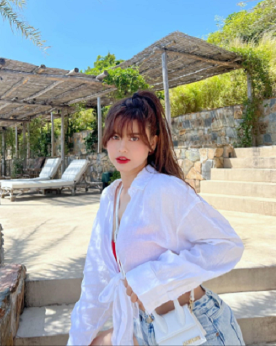 Mặc dù vậy, Trương Quỳnh Anh khẳng định cô không mất niềm tin vào tình yêu. Ca sĩ cho rằng mọi việc đều do nhân duyên. Khi duyên số chưa tới, cô chấp nhận và tin rằng "tương lai sẽ hạnh phúc". Mẫu người lý tưởng với người đẹp là chân thành, tình cảm, thông minh và phải quan tâm, yêu thương con trai cô thật lòng.