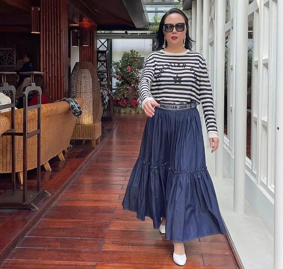 Phượng Chanel đam mê những set hàng hiệu cộp logo kín đặc - Hình 2 Phuong Chanel dam me nhung set hang hieu cop logo kin dac-Hinh-2