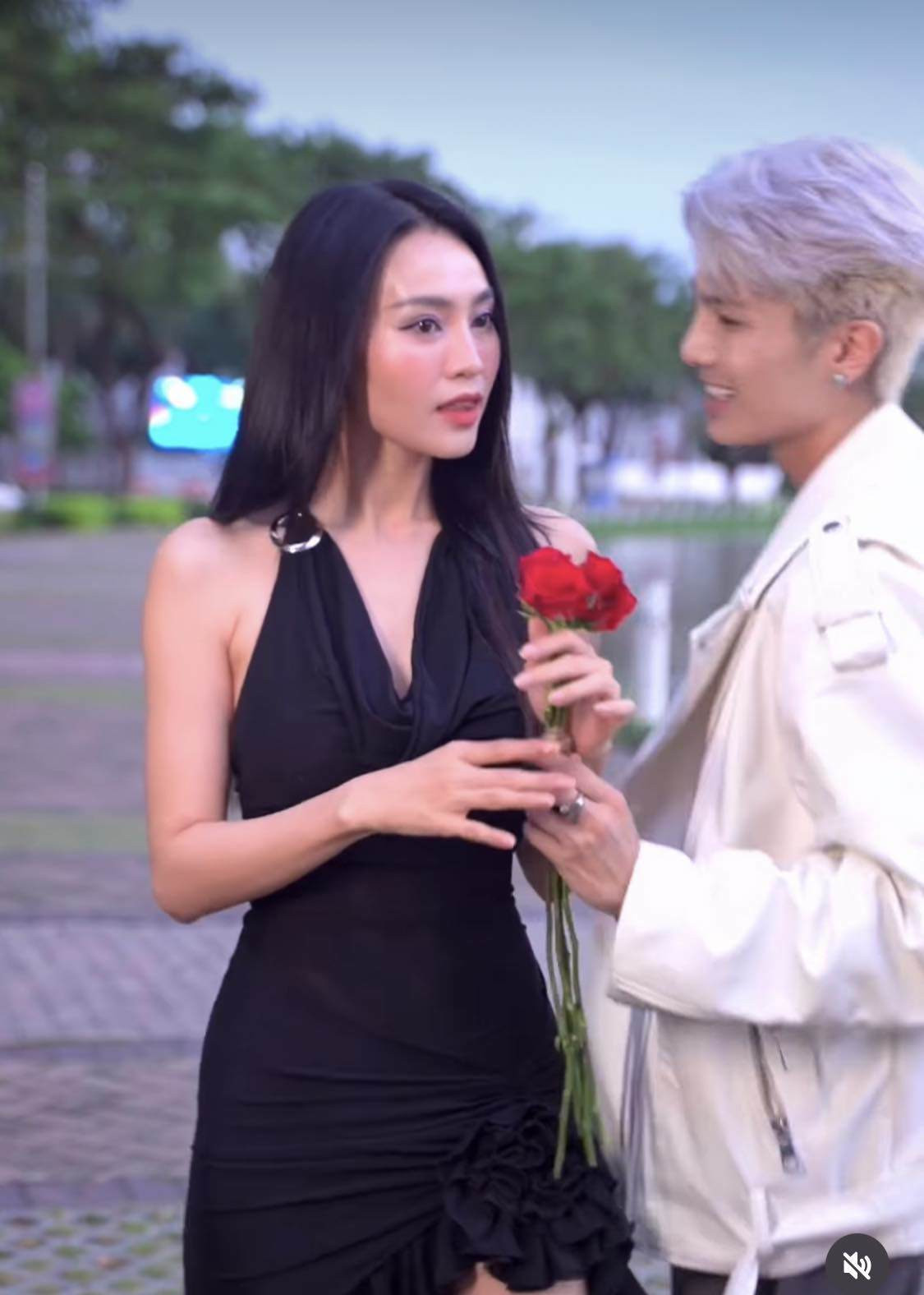 Những lần Ninh Dương Lan Ngọc mặc váy bó sát - Hình 3 Nhung lan Ninh Duong Lan Ngoc mac vay bo sat-Hinh-3