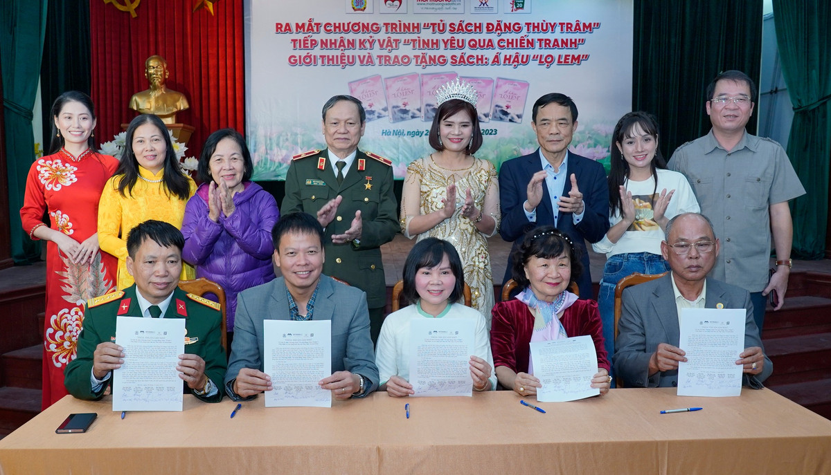 Xay dung “Tu sach Dang Thuy Tram” cho truong hoc, benh vien