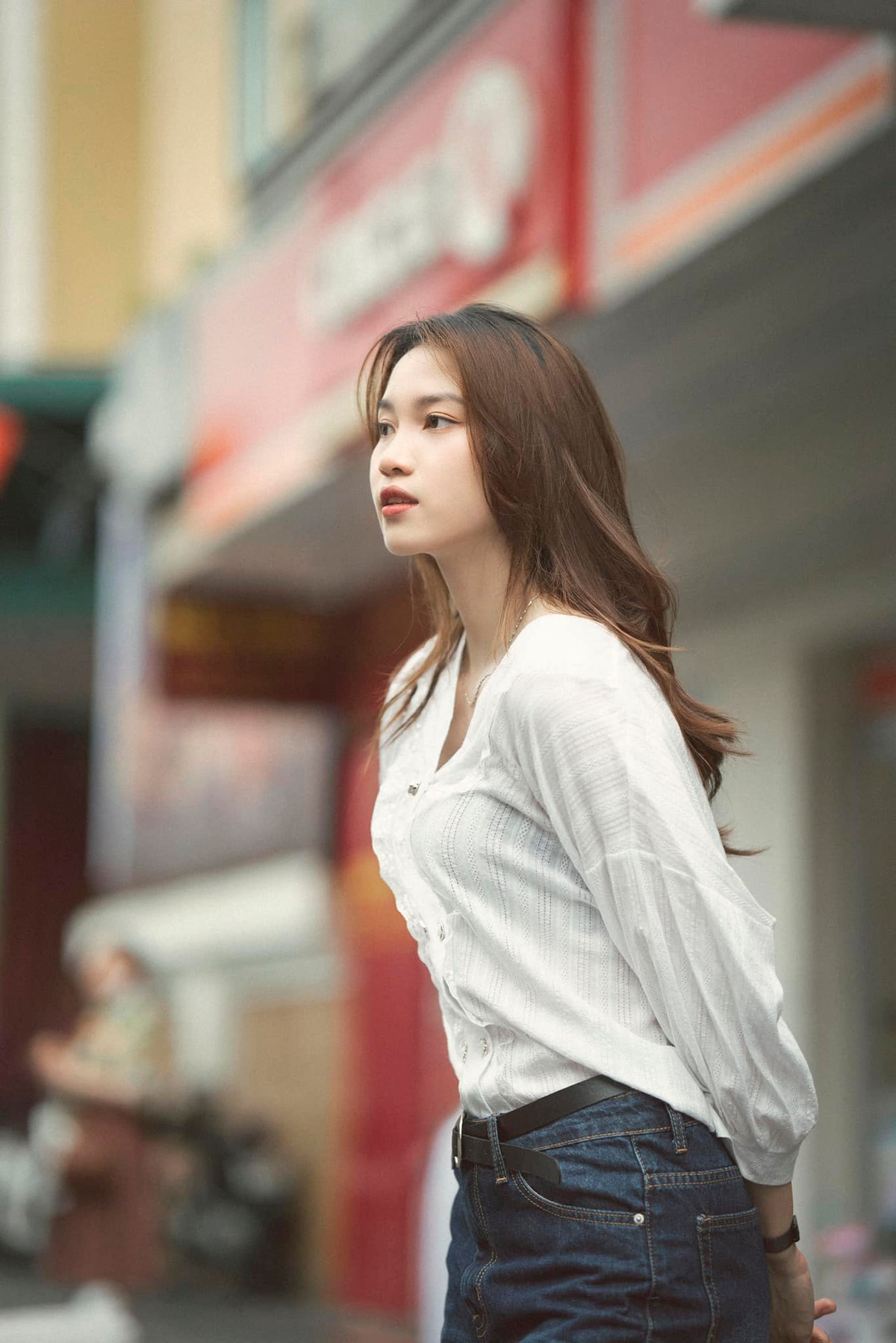 Nguyễn Thị Phương sinh ngày 20/12/1999 tại Hoài Đức, Hà Nội. Cô nàng gây chú ý bởi vẻ đẹp trong trắng, thơ ngây như một nàng thơ.