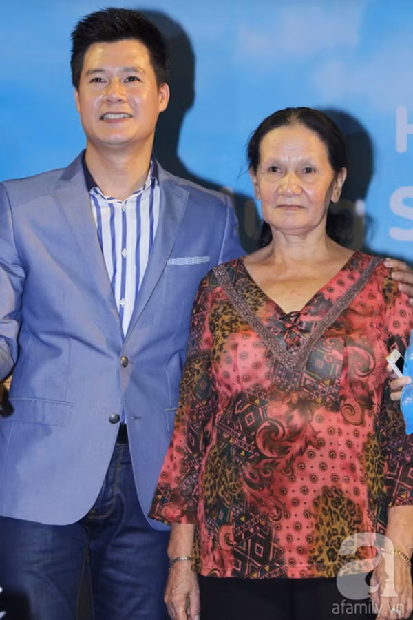 Người phụ nữ quyền lực được Quang Dũng báo hiếu cả biệt thự Nguoi phu nu quyen luc duoc Quang Dung bao hieu ca biet thu