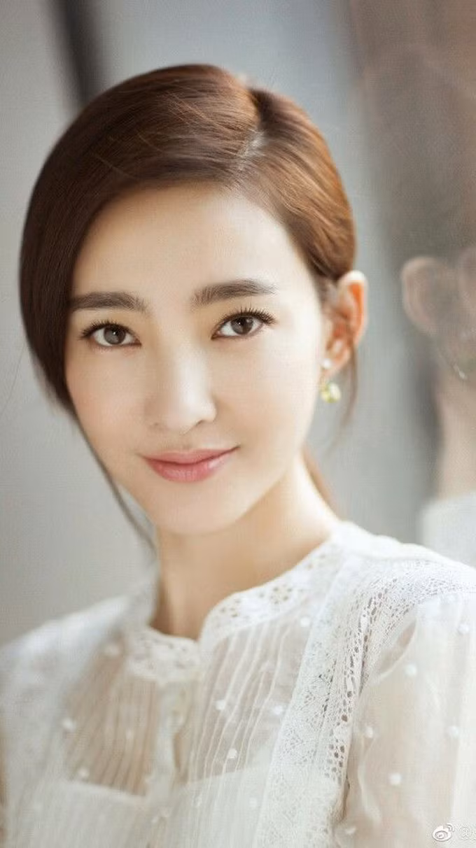 Tinh duyen lan dan cua my nhan Tay du ky truoc khi chong bi bat