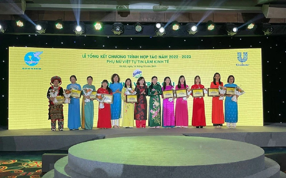 Tiep suc cho “Phu nu Viet tu tin lam kinh te”