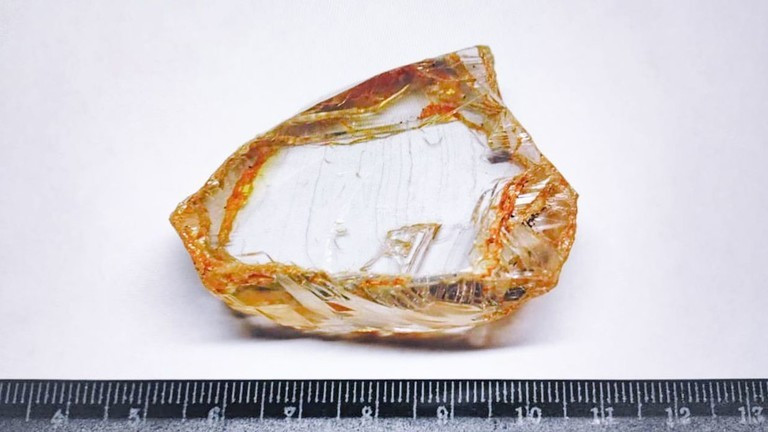 Dao duoc vien kim cuong khong lo 390 carat