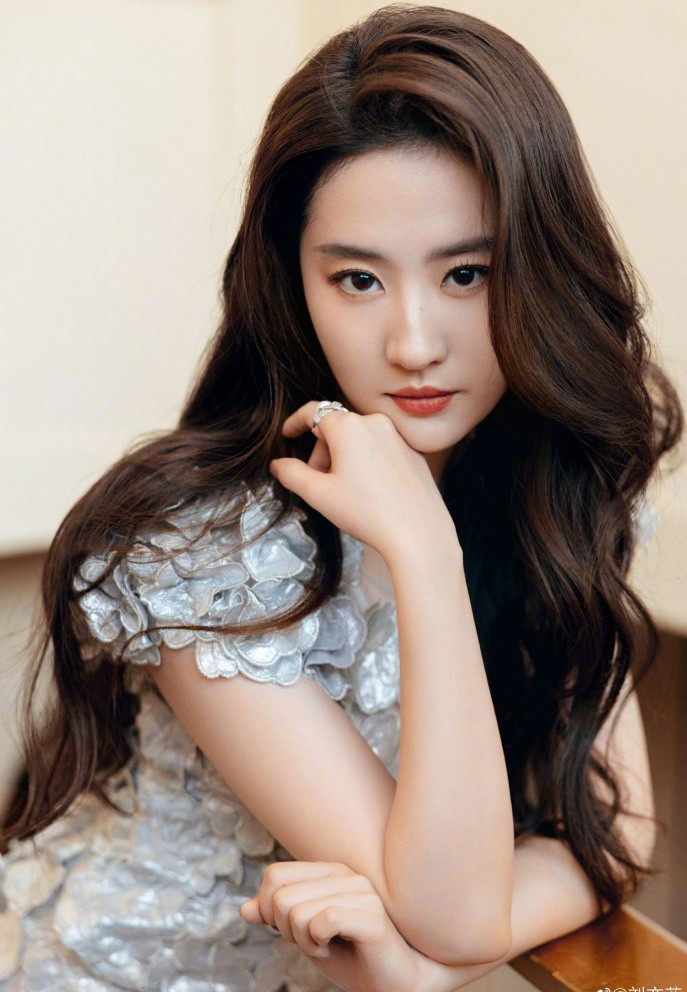 Tham gia bộ phim Đi Đến Nơi Có Gió, Lưu Diệc Phi nhận được nhiều lời khen ngợi về diễn xuất. Sự tương tác ngọt ngào của nữ diễn viên với bạn diễn Lý Hiện tạo cảm giác nhẹ nhàng cho người xem.