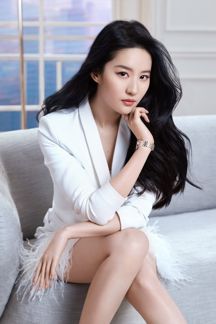 Đi Đến Nơi Có Gió là phim truyền hình hiện đại đời thường với sự tham gia của 2 diễn viên chính Lưu Diệc Phi và Lý Hiện. Phim khai thác đề tài chữa lành, khởi nghiệp xoay quanh hành trình rời bỏ thành phố về quê lập nghiệp, khai phá du lịch giúp đổi mới quê hương cũng như câu chuyện tình yêu nhẹ nhàng của Hứa Hồng Đậu (Lưu Diệc Phi thủ vai) và Tạ Chi Dao (Lý Hiện đóng).