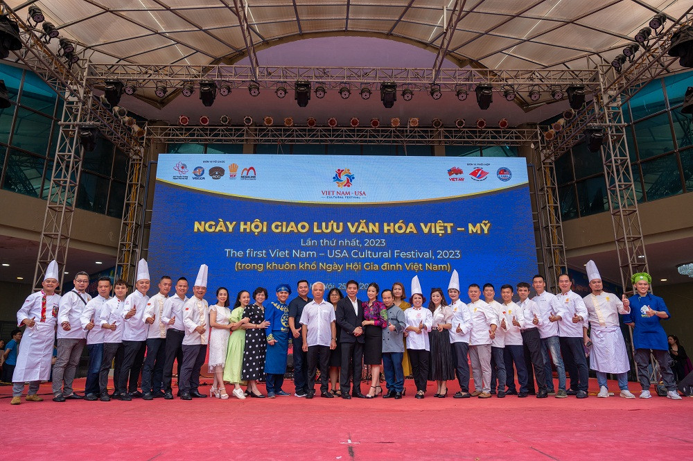 Các đầu bếp giao lưu tại ngày hội.