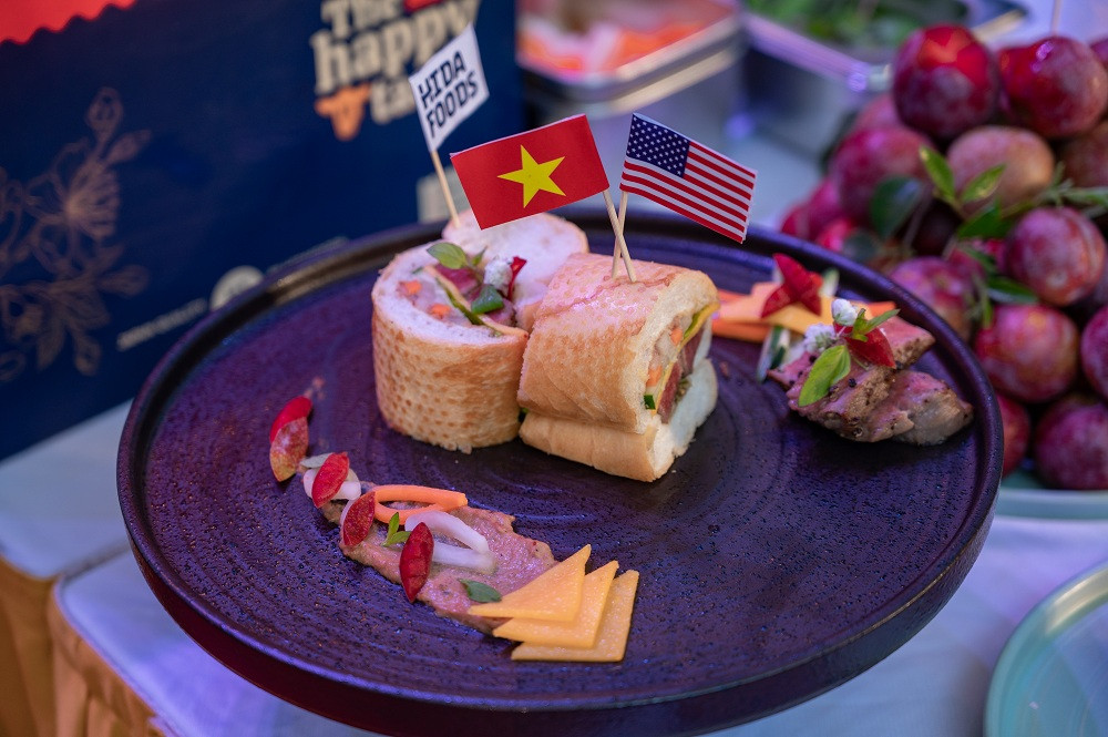 Đây cũng là hoạt động kỷ niệm 28 năm quan hệ ngoại giao giữa Hợp chúng quốc Hoa Kỳ và nước Cộng hòa Xã hội chủ nghĩa Việt Nam (11/7/1995 – 11/7/2023).