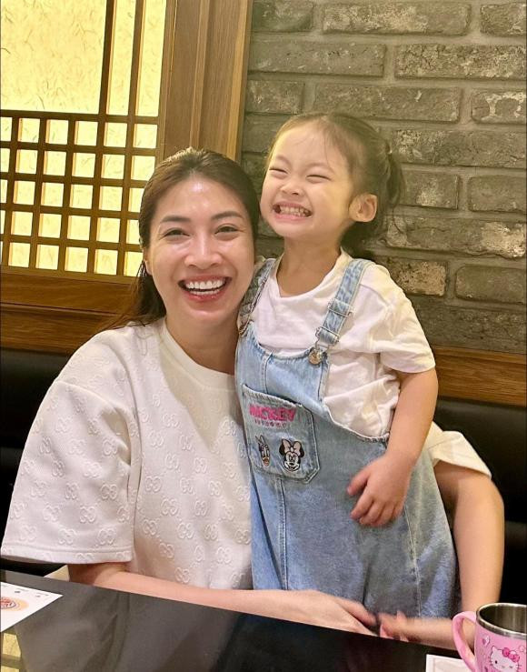 Pha Lê bị "cà khịa" vì phát ngôn "không lấy đàn ông đi xe máy" Pha Le bi